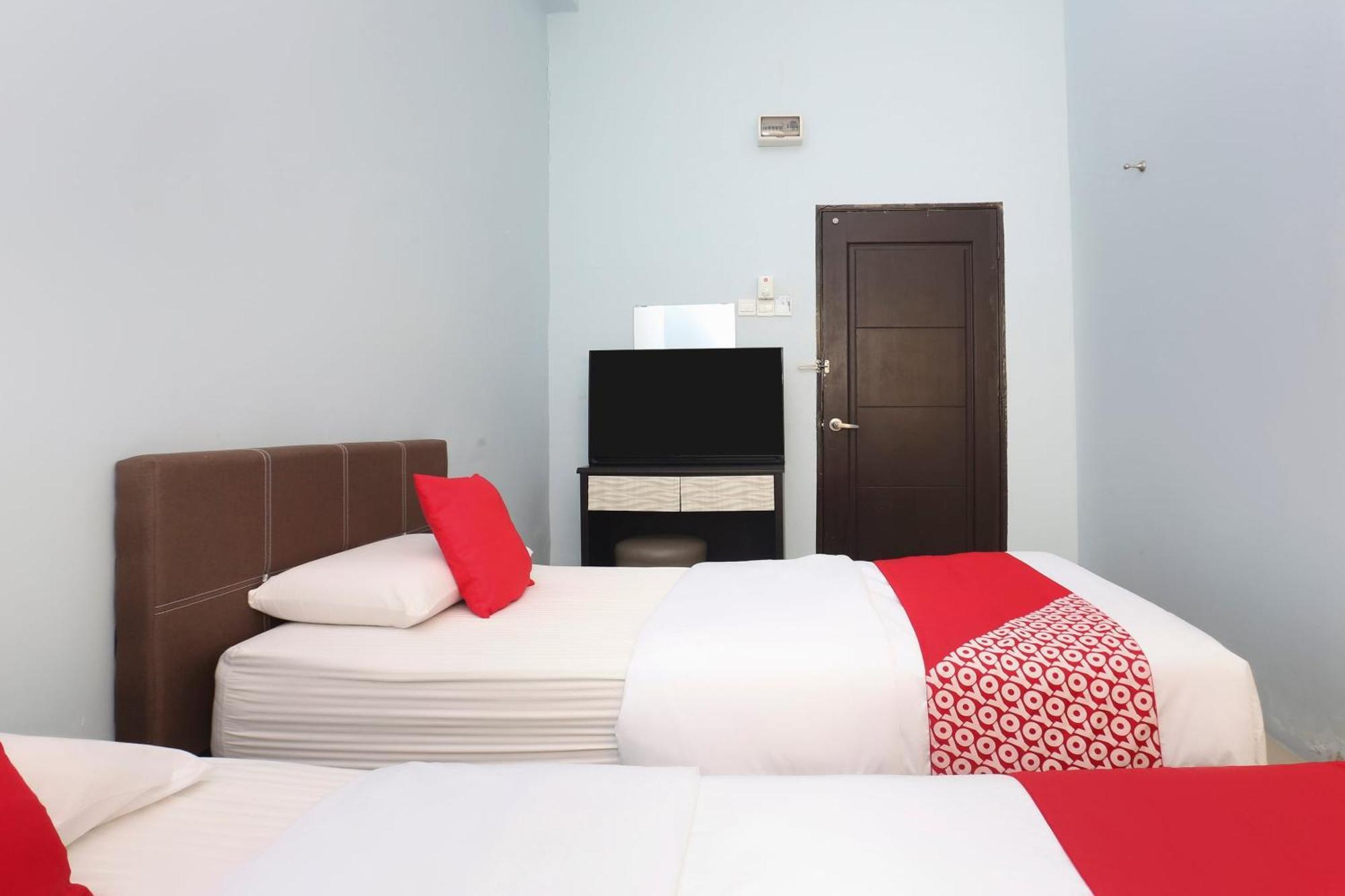 Oyo 90132 Come Inn Premium Куала-Тренгану Екстер'єр фото
