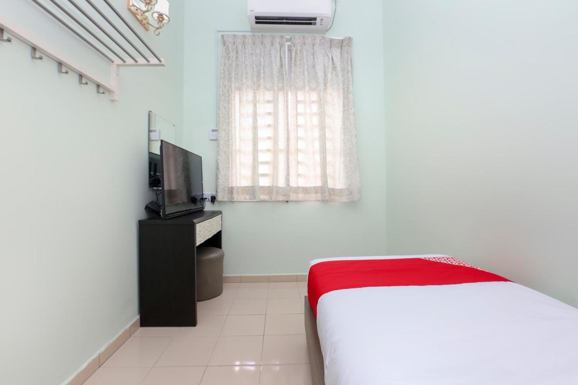Oyo 90132 Come Inn Premium Куала-Тренгану Екстер'єр фото