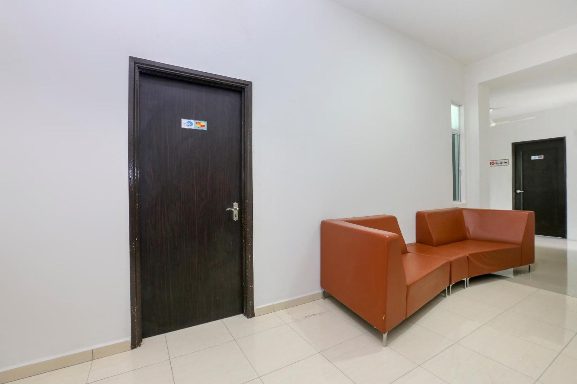 Oyo 90132 Come Inn Premium Куала-Тренгану Екстер'єр фото